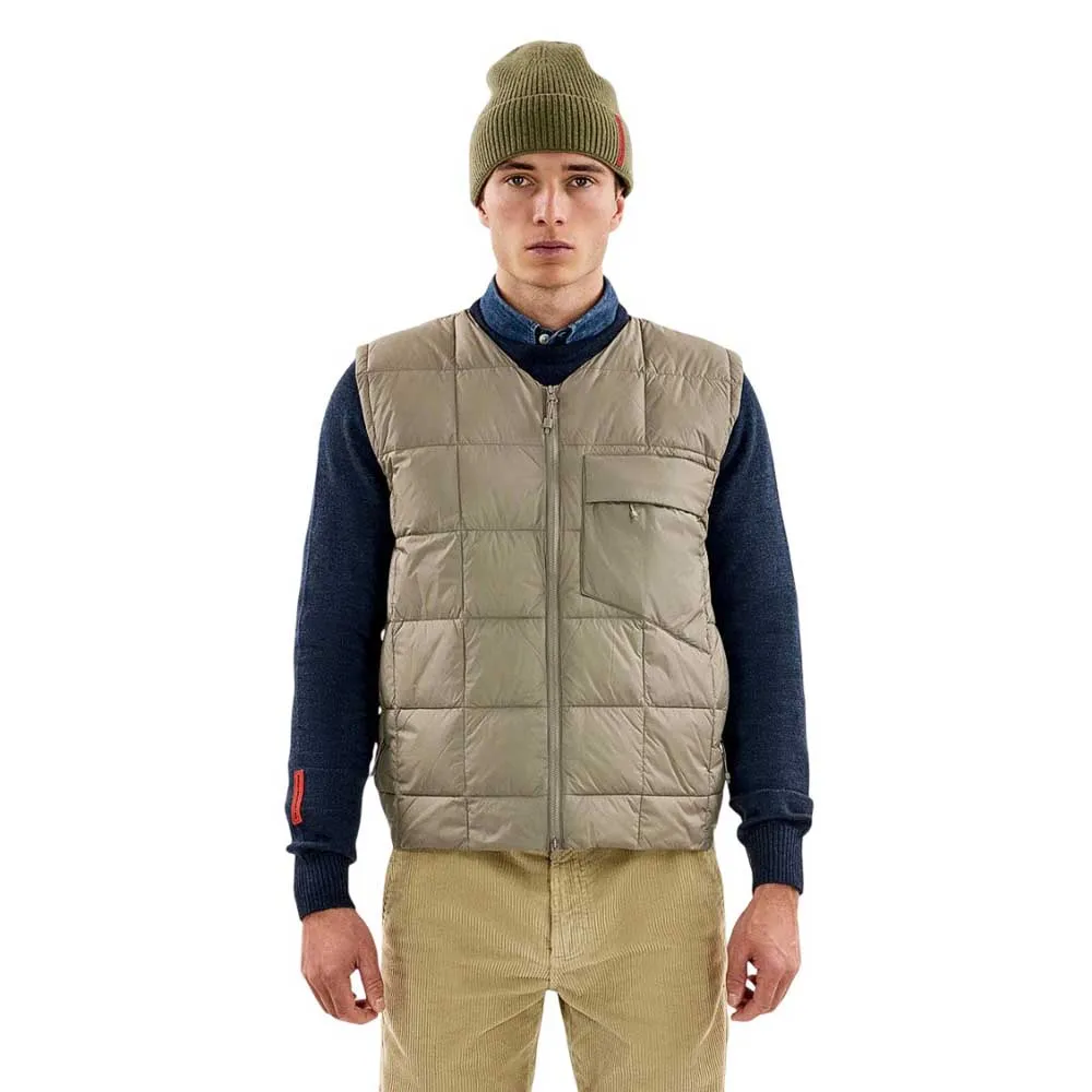 The mountain studio Colete Ultralight down
